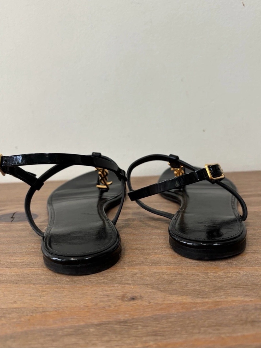 Saint Laurent Cassandra YSL t- strap black patent leather flat sandals 38.5 - Picture 6 of 8
